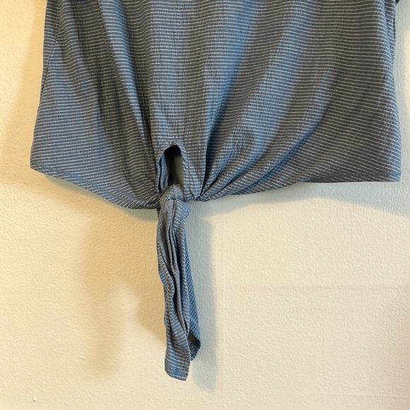 Max Studio | EUC Striped Short-Sleeved Top with Tie Front - Picture 4 of 10